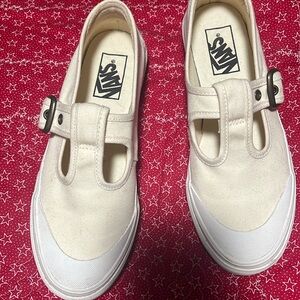 VANS- almost new